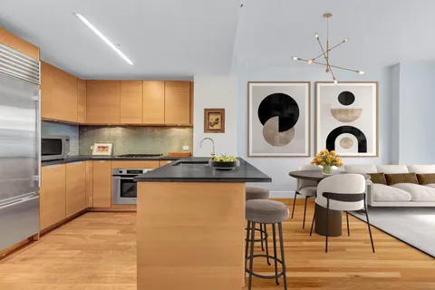 $1,650,000 | 310 West 52nd Street, Unit 5F | Hell's Kitchen