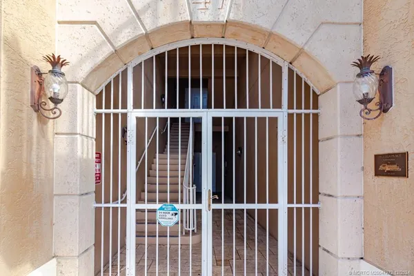 $4,000 | 47 Southwest Osceola Street, Unit UN206, Stuart, FL 34994