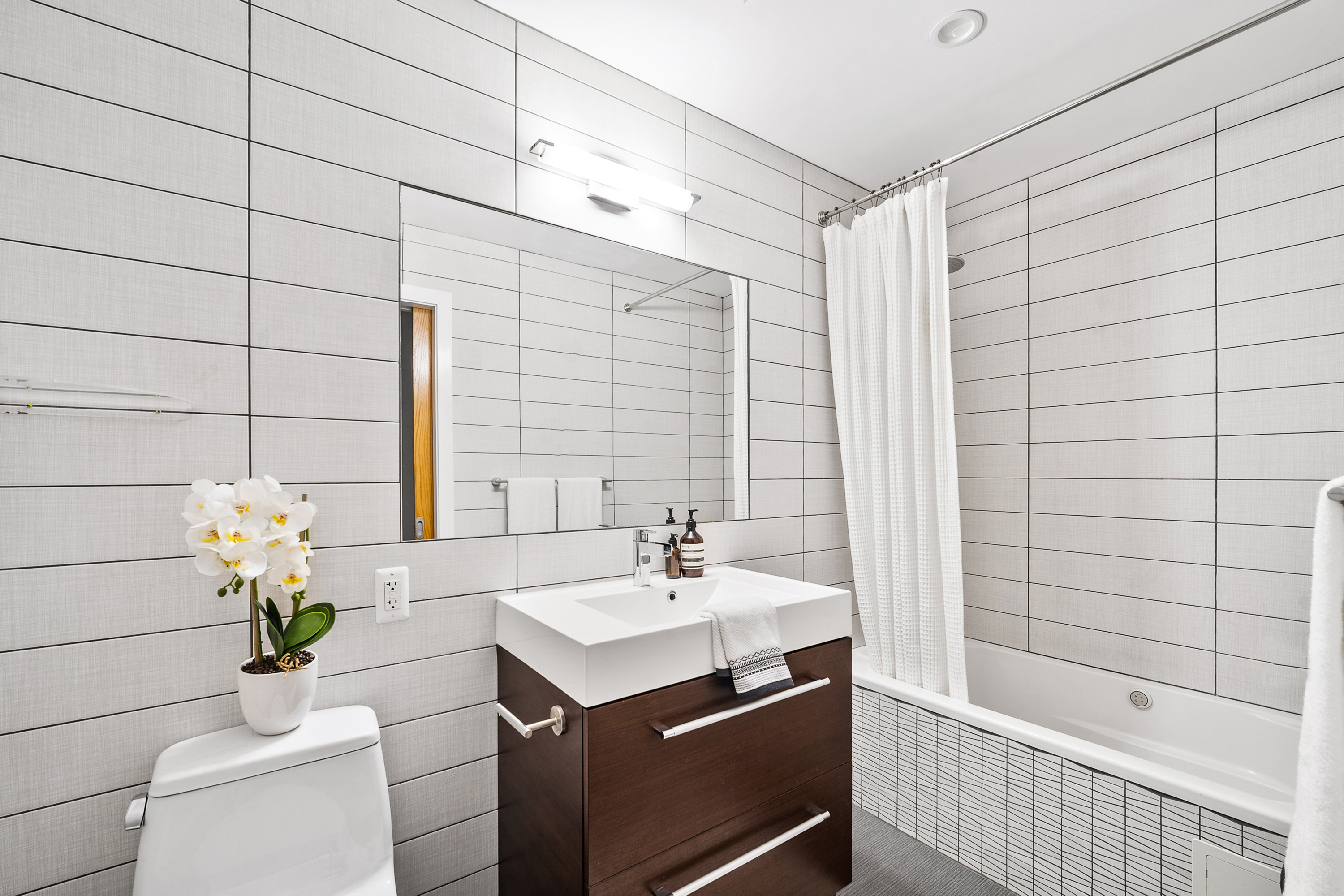 155 Newel Street, Unit 1A Brooklyn, NY 11222 - Photo 13 of 16