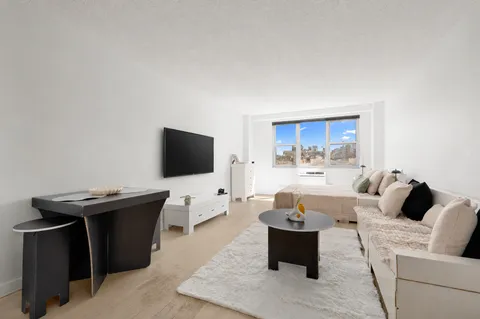 $525,000 | 230 East 15th Street, Unit 9K | Gramercy