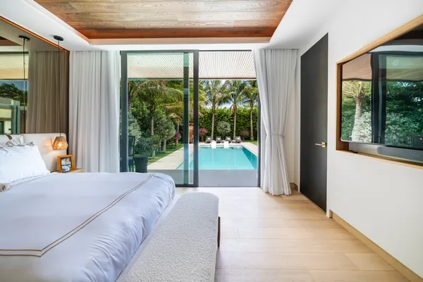 $4,900,000 | 967 Northeast 78th Street, Miami, FL 33138