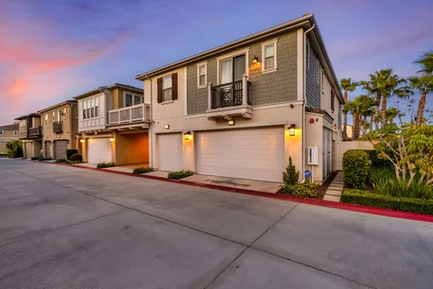 $1,379,000 | 21445 Hayley Lane, Huntington Beach, CA 92646