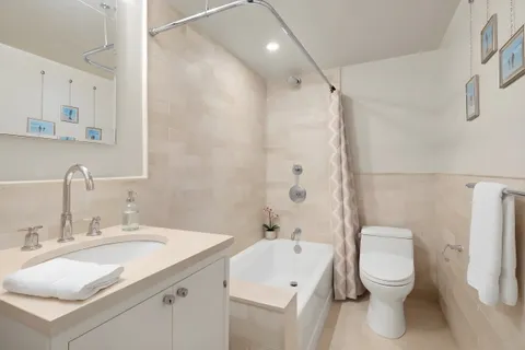 $845,000 | 200 East 66th Street, Unit A404 | Lenox Hill
