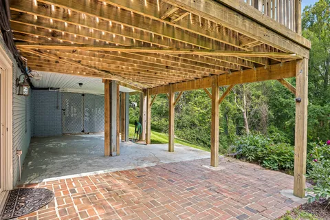 $1,500,000 | 9830 Faust Drive, Vienna, VA 22182