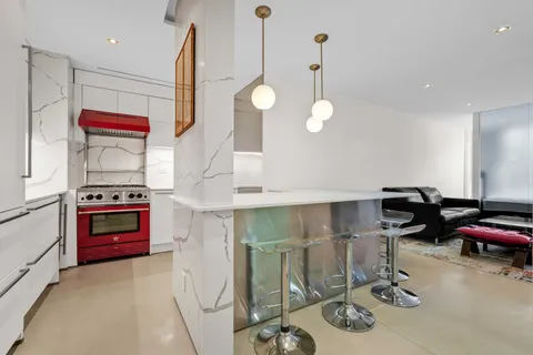 $875,000 | 117 East 57th Street, Unit 20F | Midtown East