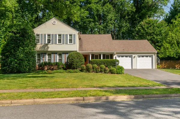 $1,050,000 | 9606 Whitecedar Court, Vienna, VA 22181