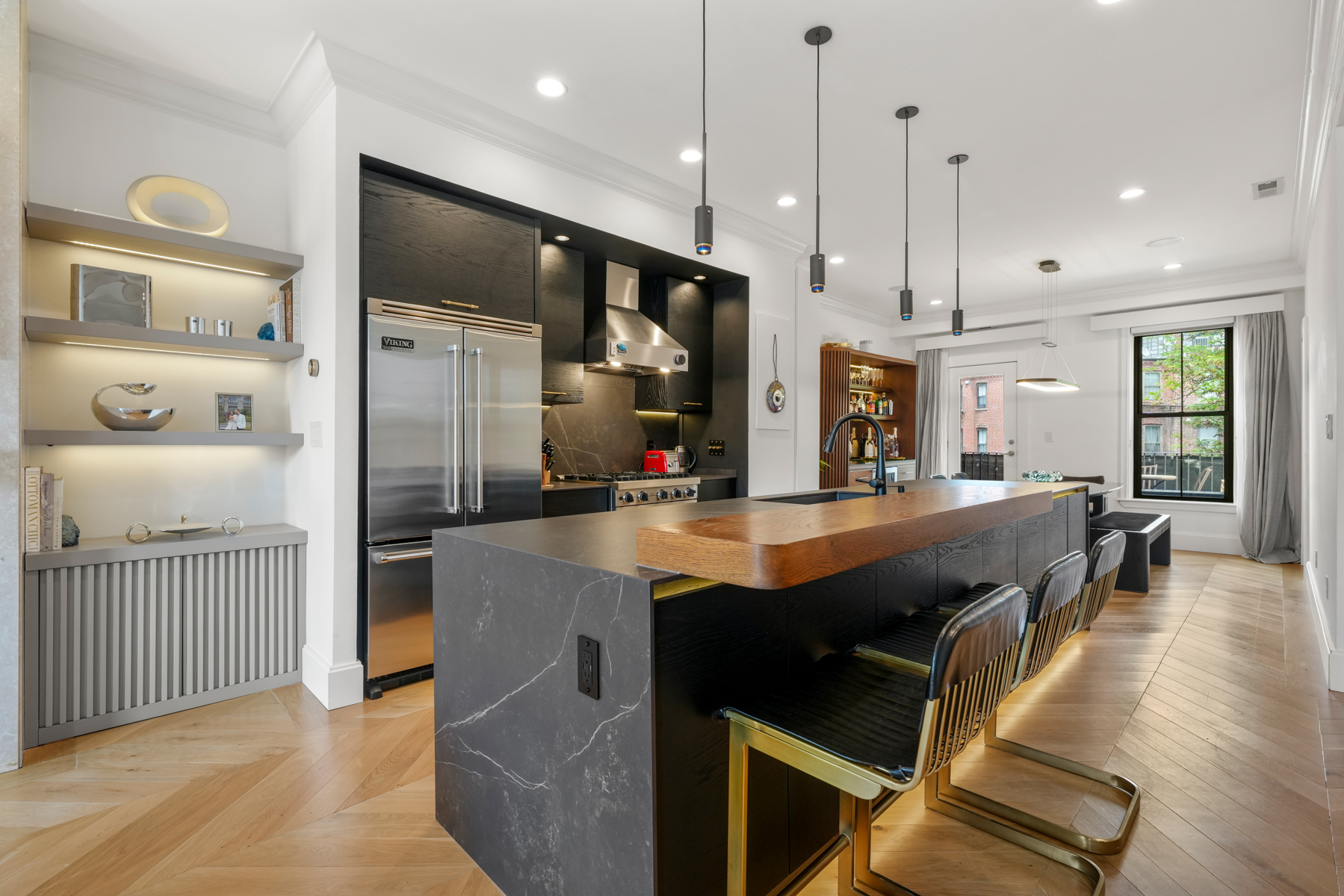 17 Braddock Park, Unit 3 Boston, MA 02116 - Photo 2 of 24