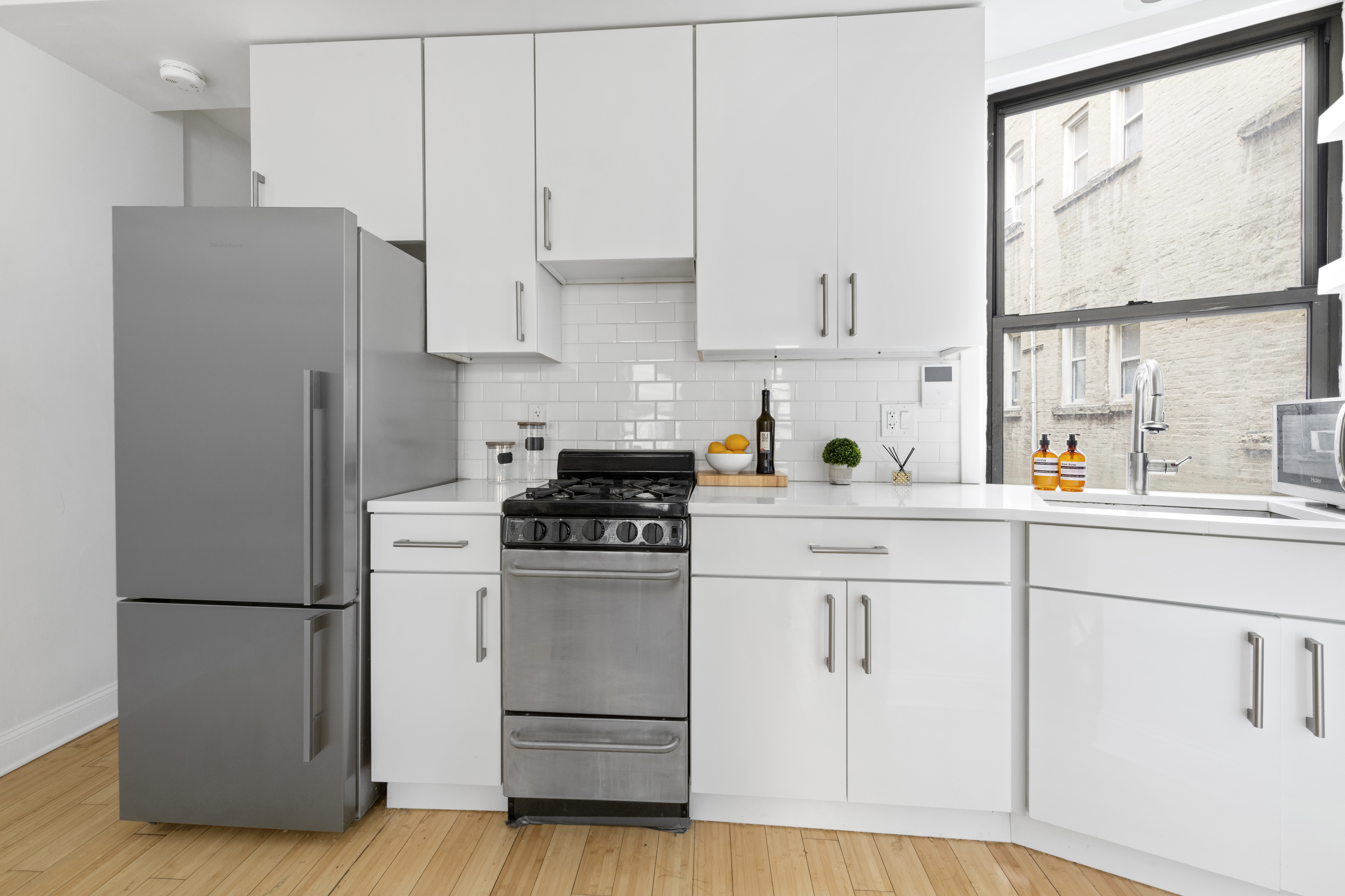 340 West 19th Street, Unit 17 Manhattan, NY 10011 - Photo 4 of 10