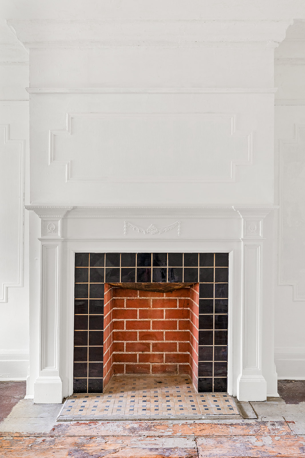 46 Willow Place Brooklyn, NY 11201 - Photo 13 of 31 a view of a livingroom with wooden floor and white walls