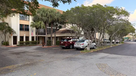 $285,000 | 671 Northeast 195th Street, Unit 121E, Miami, FL 33179