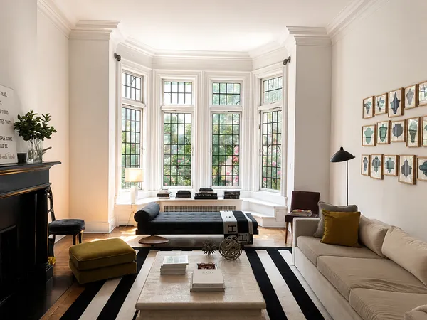 $25,000 | 216 East 61st Street | Lenox Hill