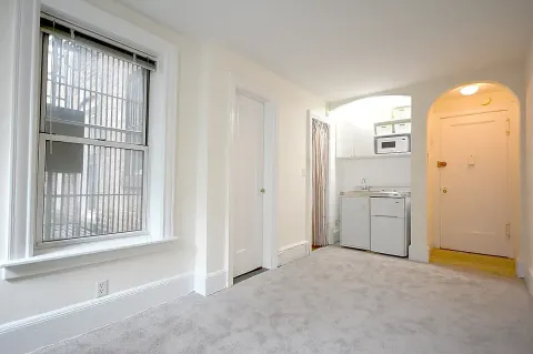 $2,350 | 106 Bedford Street, Unit 5B | West Village