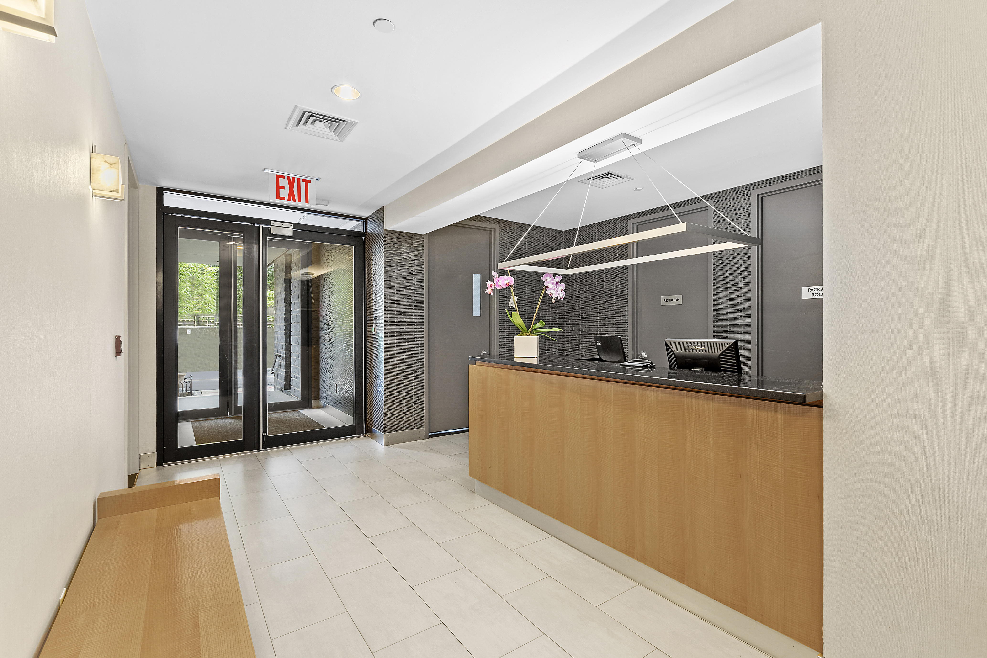 48-21 5th Street, Unit 3H Queens, NY 11101 - Photo 8 of 10 a view of a living room