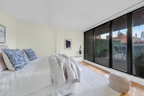 $750,000 | 215 East 24th Street, Unit 602 | Kips Bay