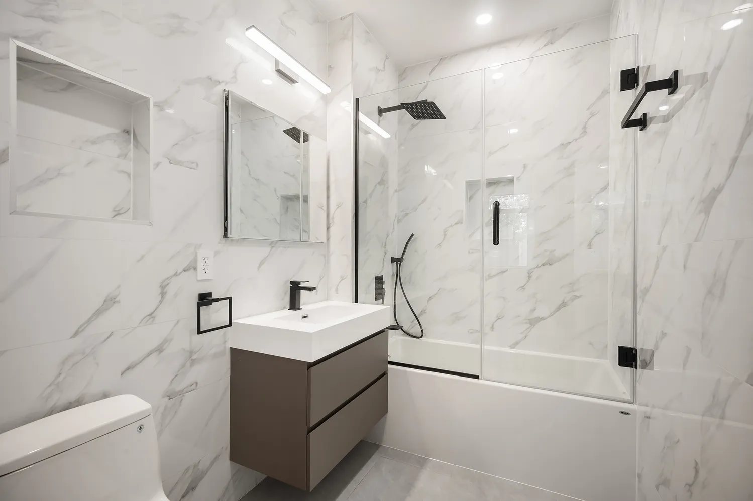 $4,750 | 61 West 70th Street, Unit 2B | Upper West Side