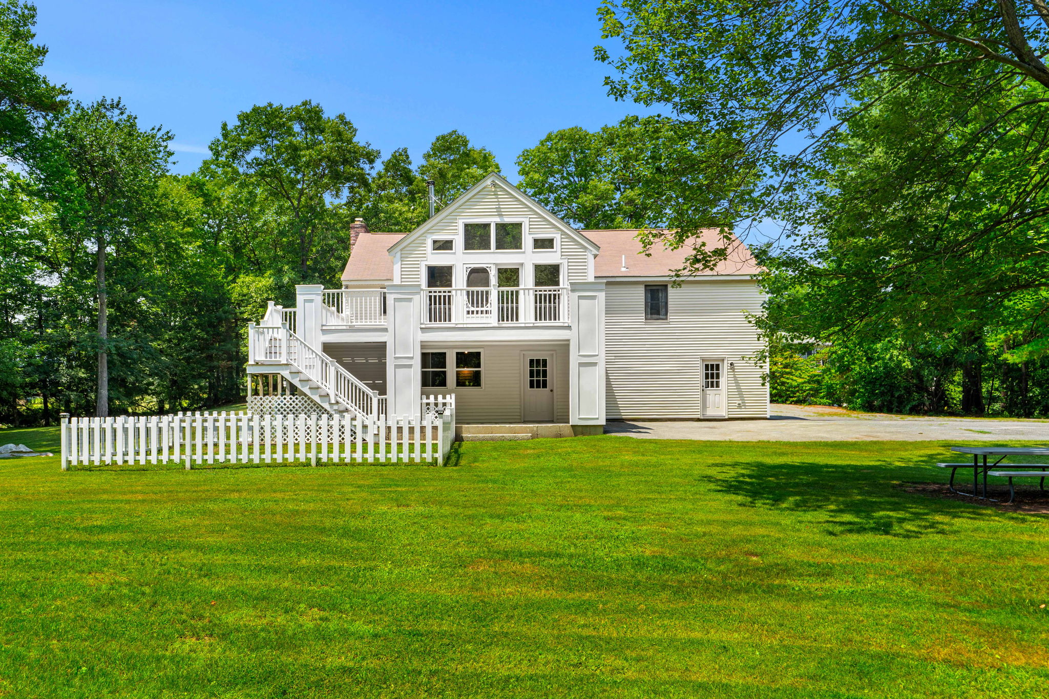 26 School Street Byfield, MA 01922 - Photo 2 of 32