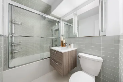 $1,295,000 | 505 East 79th Street, Unit 7L | Upper East Side