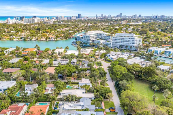 $18,000 | 4975 Delaware Avenue, Miami Beach, FL 33140