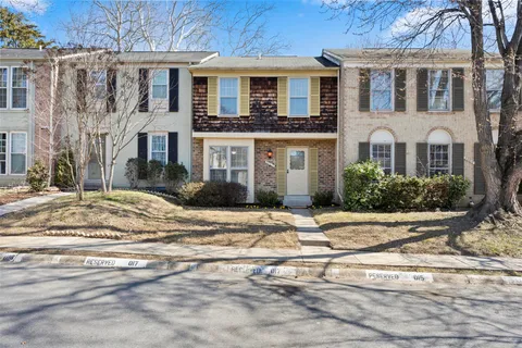 $390,000 | 20017 Spur Hill Drive, Gaithersburg, MD 20886
