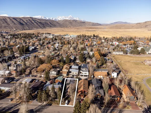 $3,900,000 | 667 East Kelly Avenue, Jackson, WY 83001
