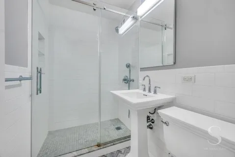 $798,000 | 301 East 62nd Street, Unit 12B | Lenox Hill