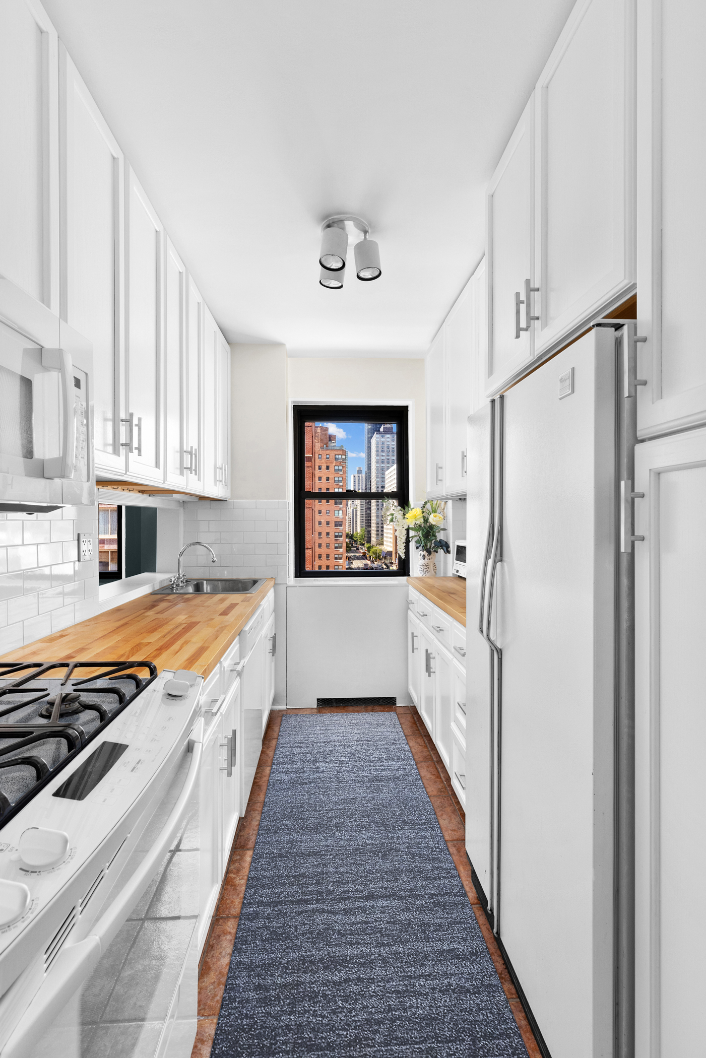 305 East 72nd Street, Unit 11E Manhattan, NY 10021 - Photo 3 of 13