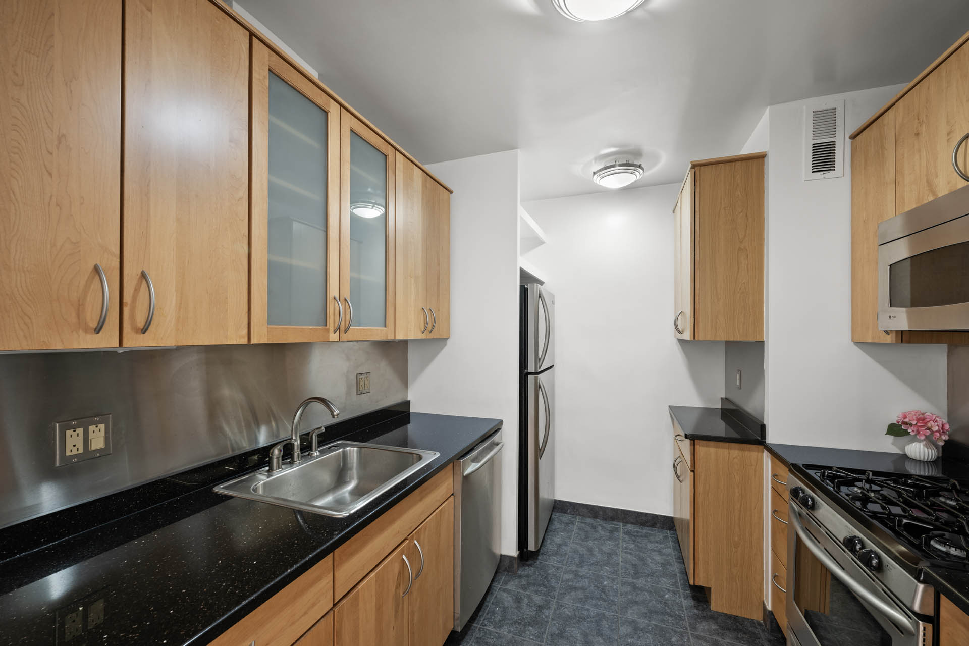 333 East 69th Street, Unit 3A Manhattan, NY 10021 - Photo 11 of 18 Gallery Image 11