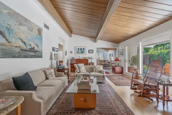 $2,399,000 | 913 Chattanooga Avenue, Pacific Palisades, CA 90272