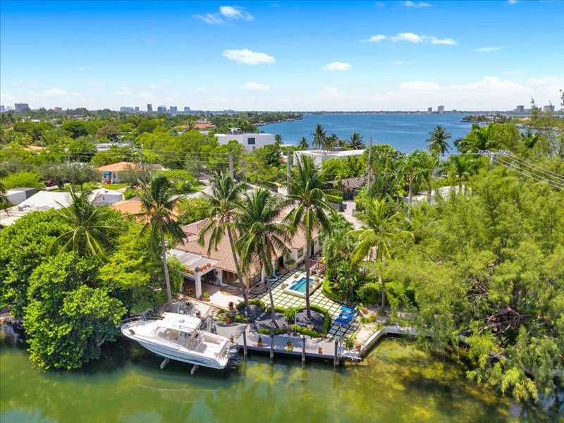 1150 North Biscayne Point Road Miami Beach, FL 33141 - Photo 4 of 65 Gallery Image 4