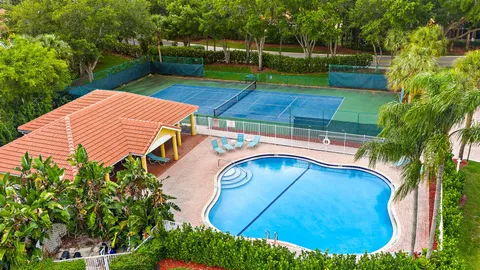 $400,000 | 1088 Via Jardin, Palm Beach Gardens, FL 33418