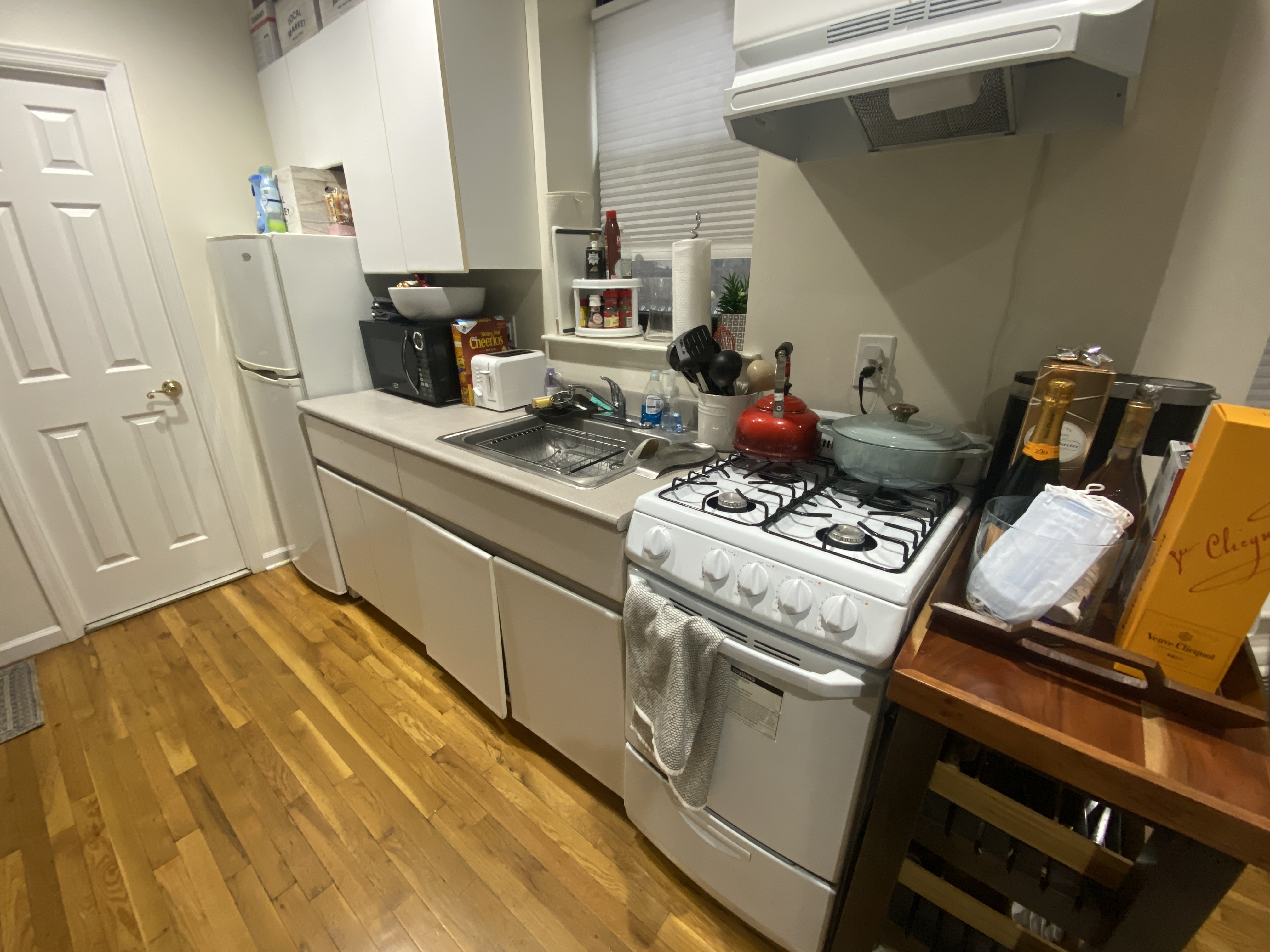 423 East 75th Street, Unit 1C Manhattan, NY 10021 - Photo 3 of 4 a utility room with dryer and washer