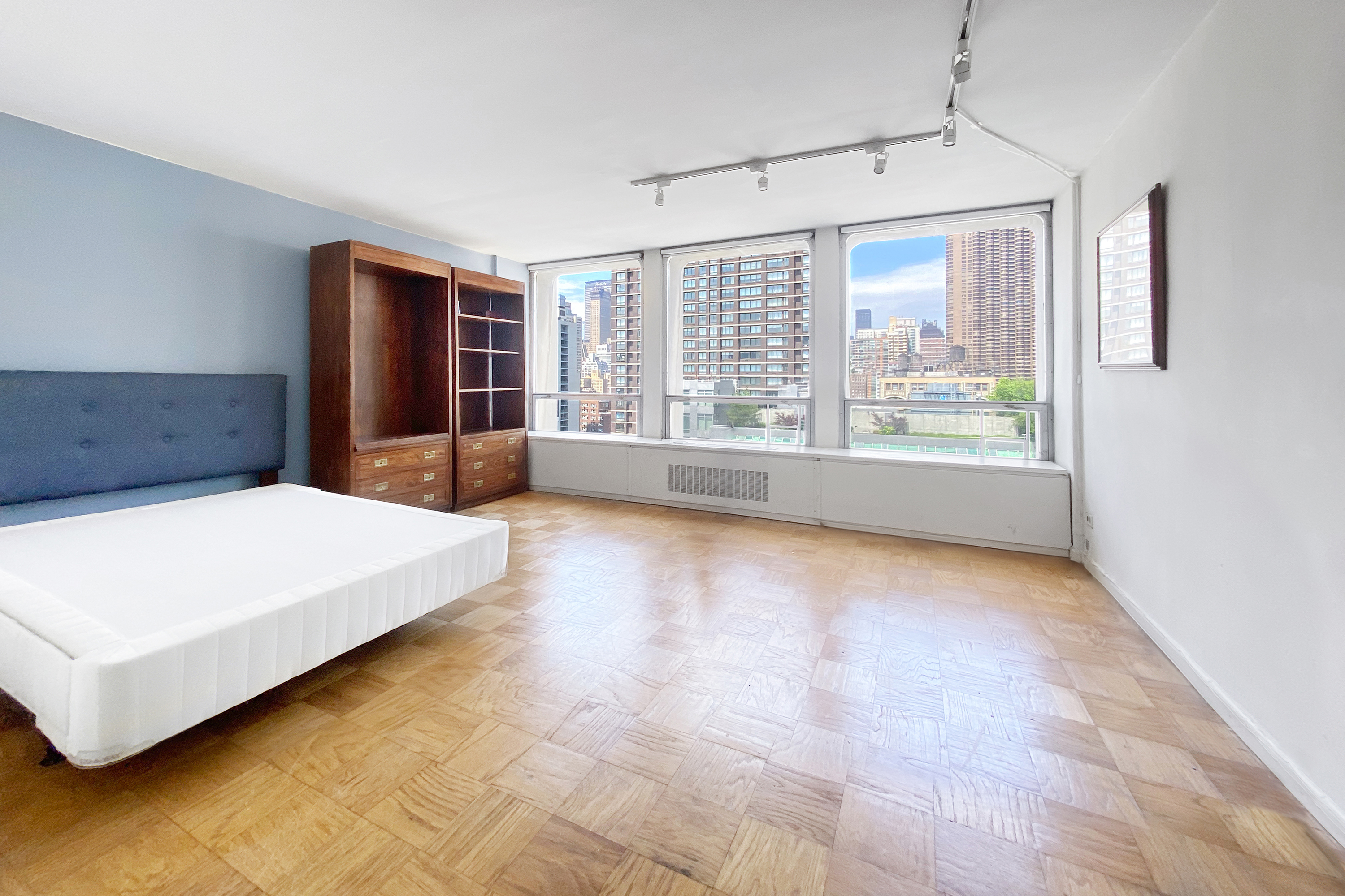 300 East 33rd Street, Unit 15F Manhattan, NY 10016 - Photo 1 of 13