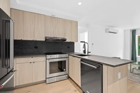 $585,000 | 15 East 19th Street, Unit 2E | Prospect Park South