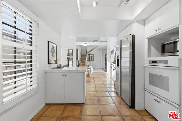 $1,180,000 | 12321 Ocean Park Boulevard, Unit 18, Los Angeles, CA 90064