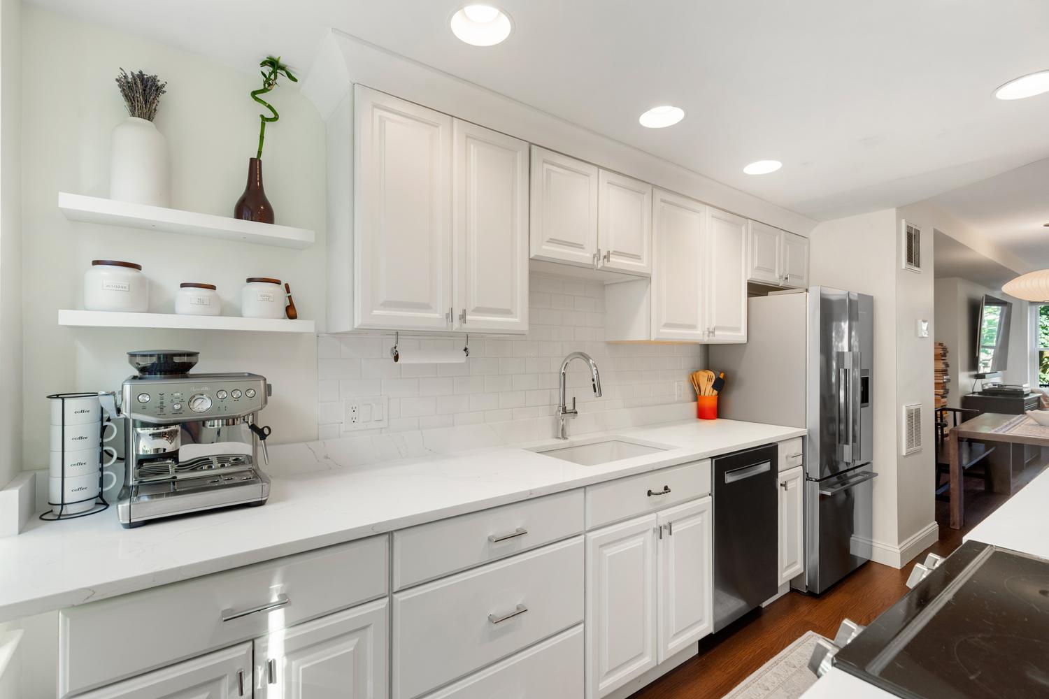 15 Lawrence Street, Unit 2 Boston, MA 02116 - Photo 13 of 34