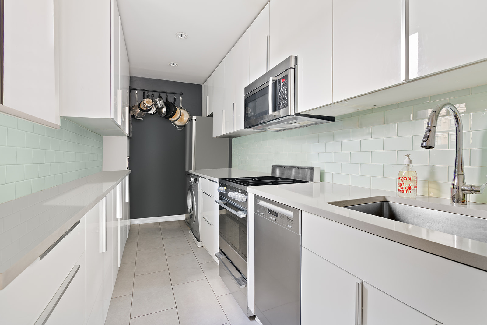 23 East 10th Street, Unit 901 Manhattan, NY 10003 - Photo 3 of 7 Gallery Image 3