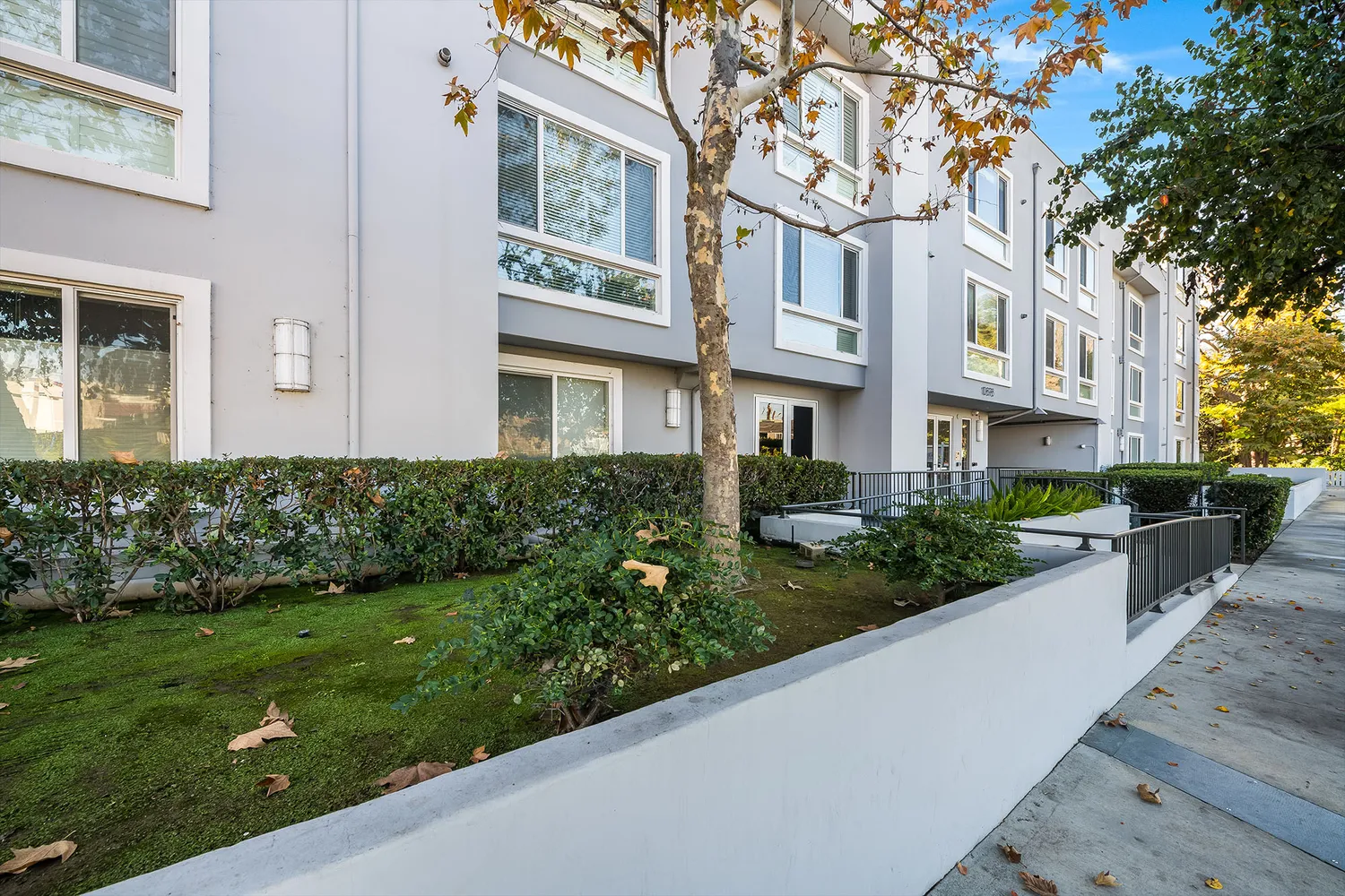 $849,000 | 10878 Bloomfield Street, Unit 211, Toluca Lake, CA 91602