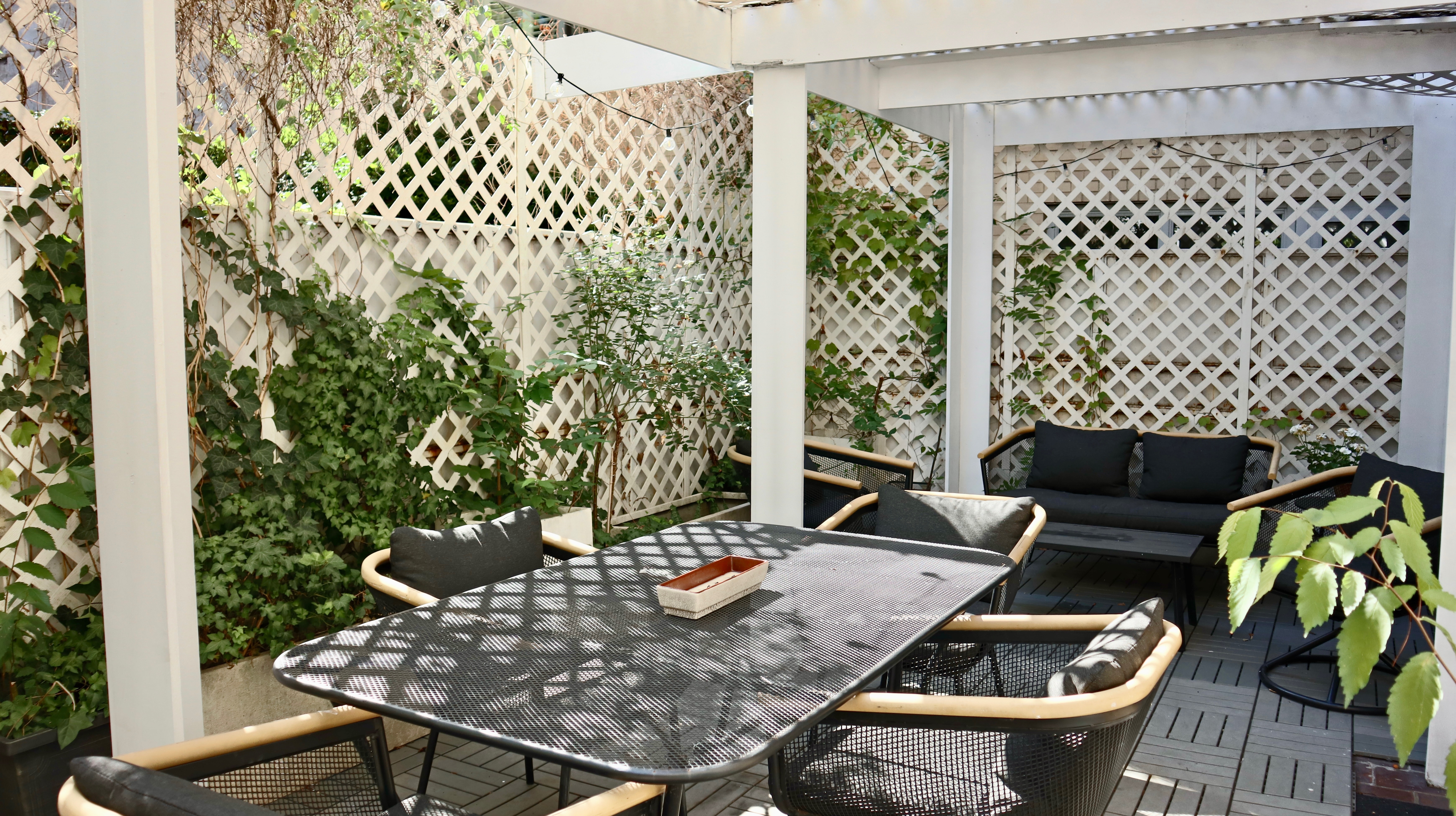 150 East 61st Street, Unit 2A Manhattan, NY 10065 - Photo 9 of 16 a house view with a seating space