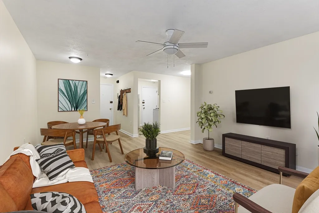 $2,375 | 354 Market Street, Unit 4, Boston, MA 02135