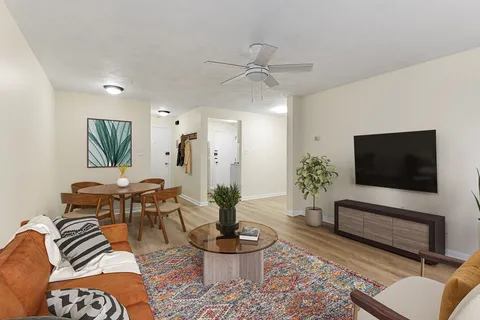 $2,375 | 354 Market Street, Unit 4, Boston, MA 02135