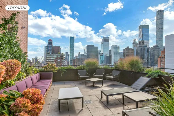 $895,000 | 300 East 64th Street, Unit 12B | Lenox Hill