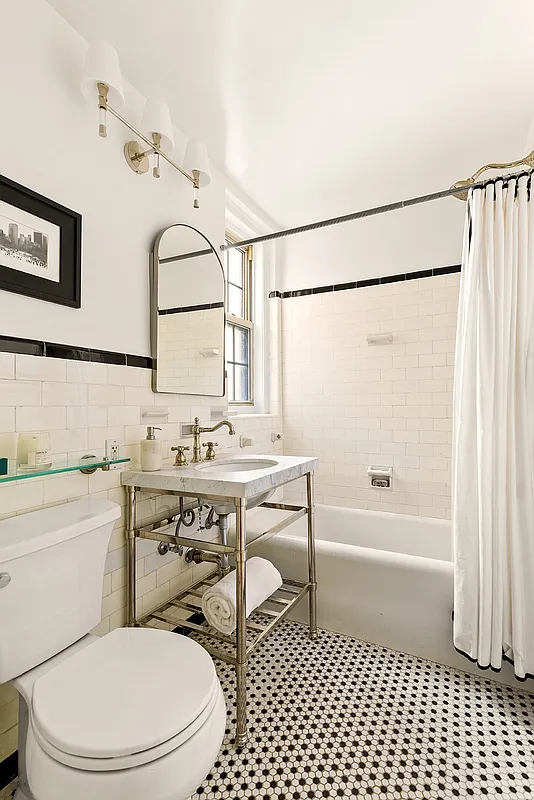 61 West 9th Street, Unit 8E Manhattan, NY 10011 - Photo 6 of 9