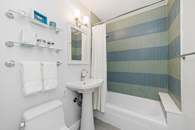 $800,000 | 333 East 79th Street, Unit 15W | Upper East Side