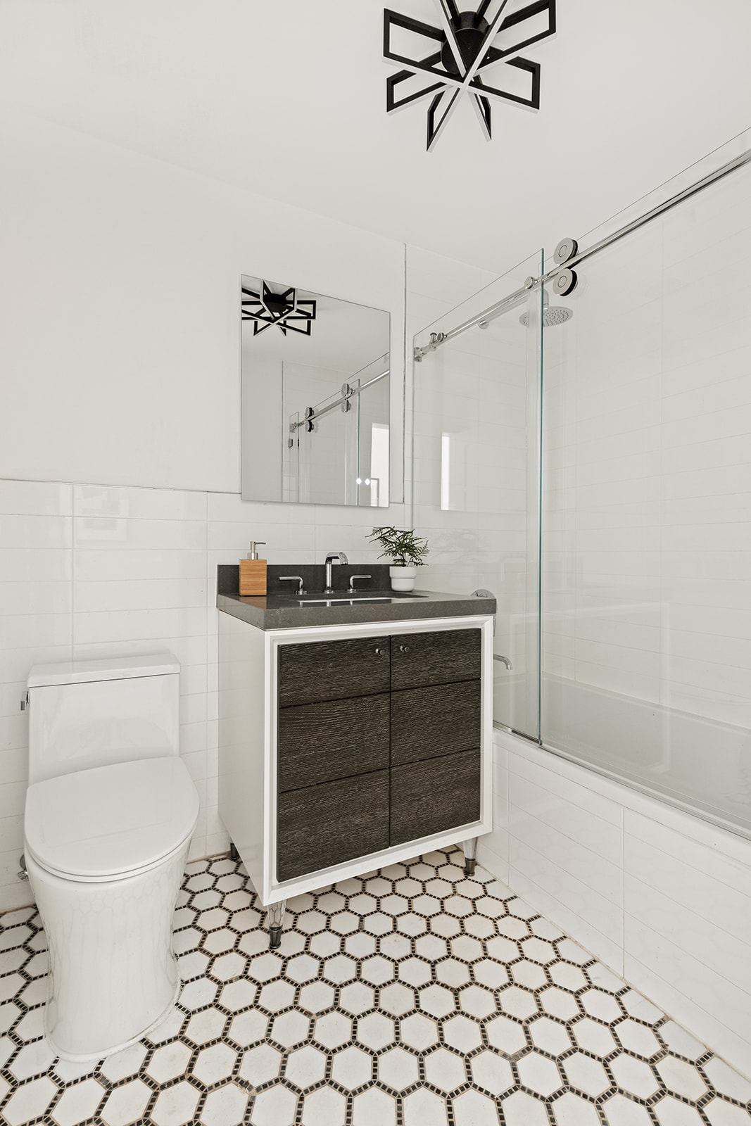 281 Jefferson Avenue Brooklyn, NY 11216 - Photo 22 of 25 a bathroom with a toilet