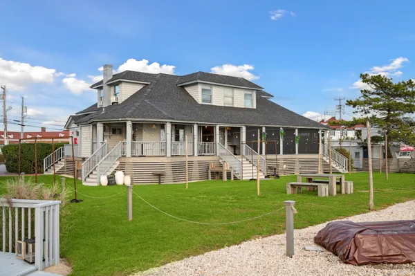 $6,250,000 | 32 Lighthouse Road, Hampton Bays, NY 11946