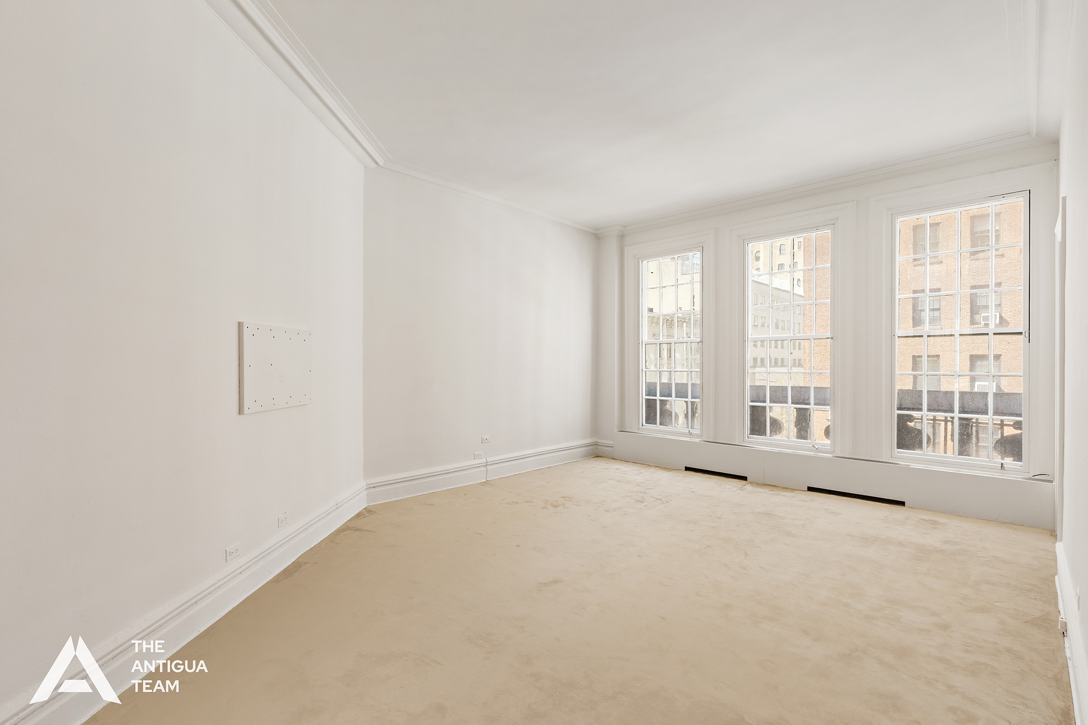 45 East 66th Street, Unit 4W Manhattan, NY 10065 - Photo 11 of 27 an empty room with windows