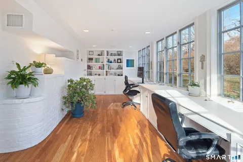 $2,698,000 | 135 Comstock Hill Road, New Canaan, CT 06840