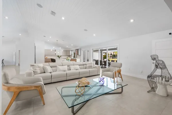 $2,925,000 | 9201 Southwest 102nd Street, Miami, FL 33176