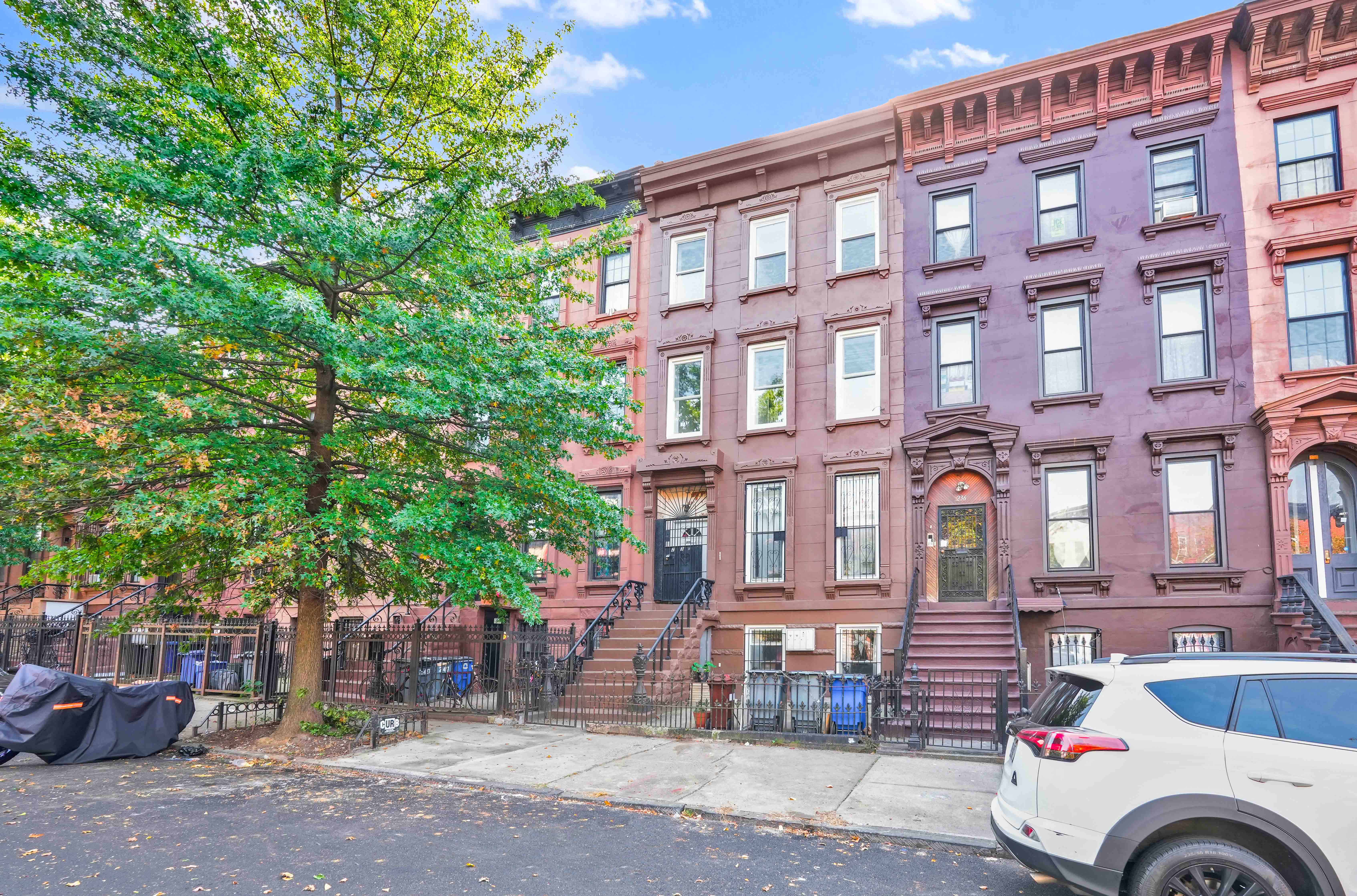 238 Vernon Avenue, Unit 2 Brooklyn, NY 11206 - Photo 19 of 21 a building view with outdoor space