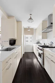 $3,295,000 | 150 East 69th Street, Unit 3FX | Lenox Hill